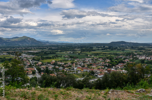 Osoppo, Friaul, Julisch Venetien, Italien, Pineta, Rivoli, Tagliamento, Alpenrand, Flachland, Häuser, Wohnhaus, Dorf, Kleinstadt, Landwirtschaft, Udine, Kanaltal, Streusiedlung, Garten, Reihenhaus, St photo