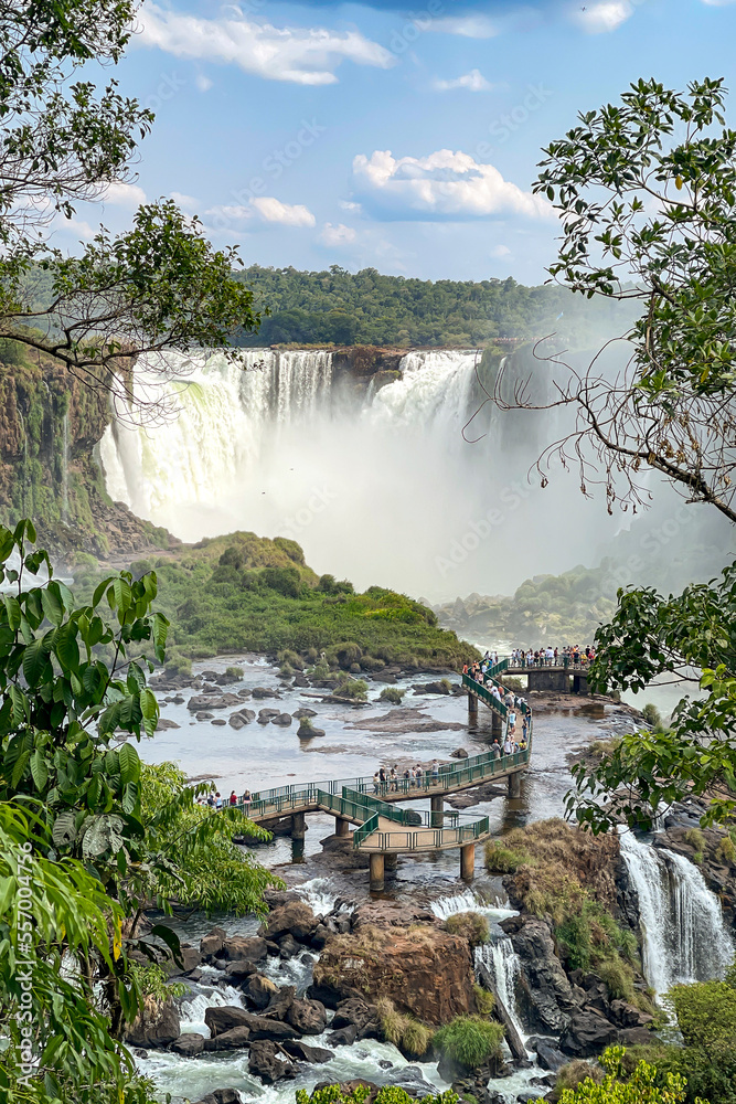 Fotografias aéreas e panorâmicas de quedas dáguas nas  Cataratas do Iguaçu, Foz do Iguaçu, Brasil