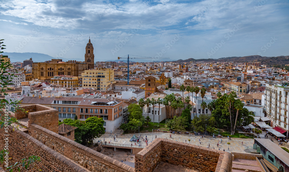 Obraz premium Amazing panorama of Malaga city center, seaport and marina on a beautiful sunny day with blue sky above. Scenic view of the Malaga from the Alcazaba citadel located on the hills. Andalusia, Spain.