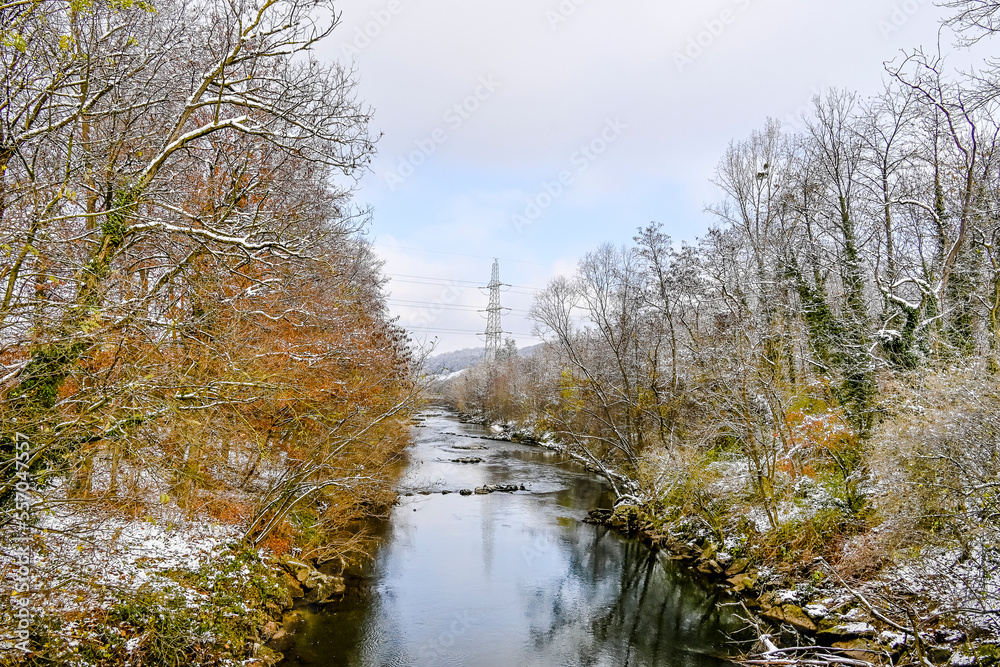Münchenstein, Birs, Fluss, Birstal, Baselland, Arlesheim, Reinach, Wald, Waldweg, Auwald, Uferweg, Wanderweg, Renaturierung, Winter, Winterlandschaft, Winterspaziergang, Eis, Schnee, Basel, Schweiz Münchenstein, Birs, Fluss, Birstal, Baselland, Arlesheim, Reinach, Wald, Waldweg, Auwald, Uferweg, Wanderweg, Renaturierung, Winter, Winterlandschaft, Winterspaziergang, Eis, Schnee, Basel, Schweiz