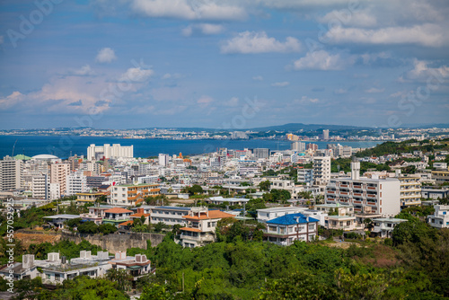 沖縄・宜野湾嘉数高台公園から見える景色 © 由香利 安澤
