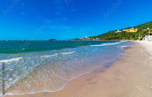 Fototapeta Naklejka Na Ścianę i Meble -  ondas e a areia de  jurere praia de Florianópolis Santa Catarina Brasil  Florianopolis