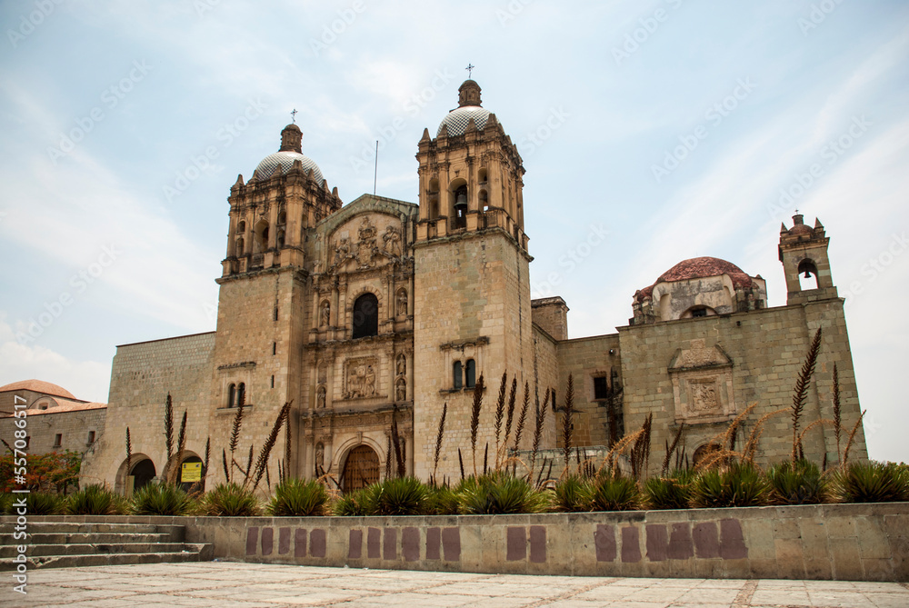 Templo de Santo Domingo en la turística cuidad de Oaxaca de Juárez. Construcción del periodo barroco para la religión católica. 