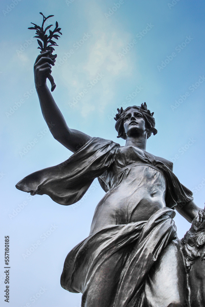 Fototapeta premium Women statue, holding a branch London