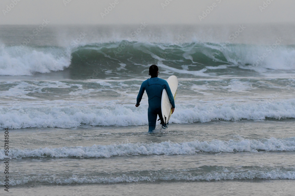Surf, paddle et jeux d'eau sur une plage en Bretagne Surf, paddle et jeux d'eau sur une plage en Bretagne