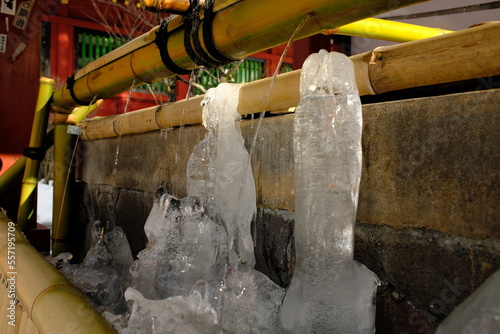 手水の氷柱　icicle in a Chozusha