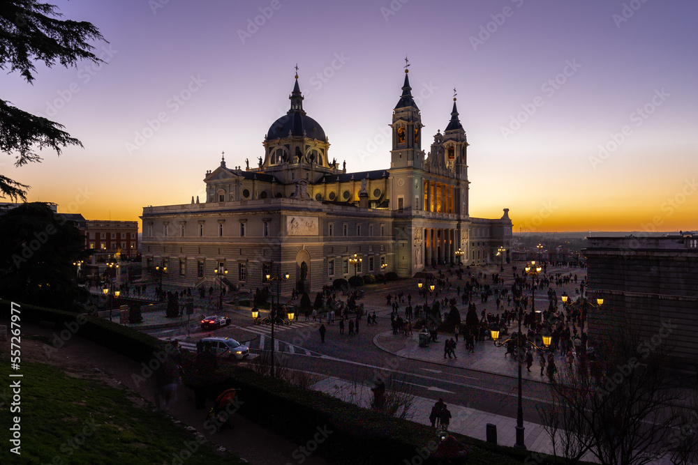 Obraz premium Madrid, Spain 28-12-2022 The Almudena Cathedral during a colorful sunset, it is the most important and Catholic religious building in Madrid and a visit is free of charge except for the crypt 