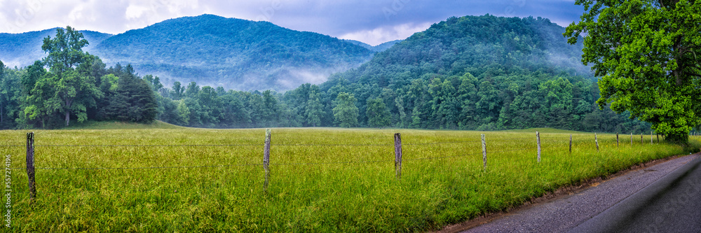 Fototapeta premium Cades Cove Panorama in the Rain