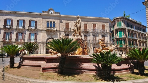 Fontaine de Diane et Aréthuse, Piazza Archimede, Ortygie, Syracuse, Sicile, Italie.
 photo
