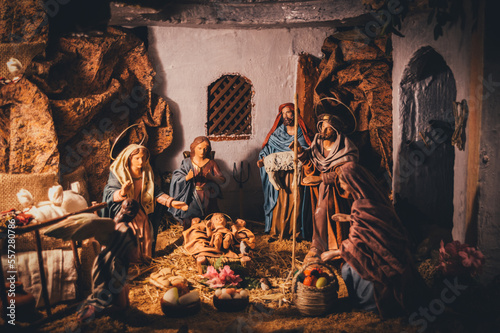 escenas de un portal de belén .
decoracíon navideña cristiana photo