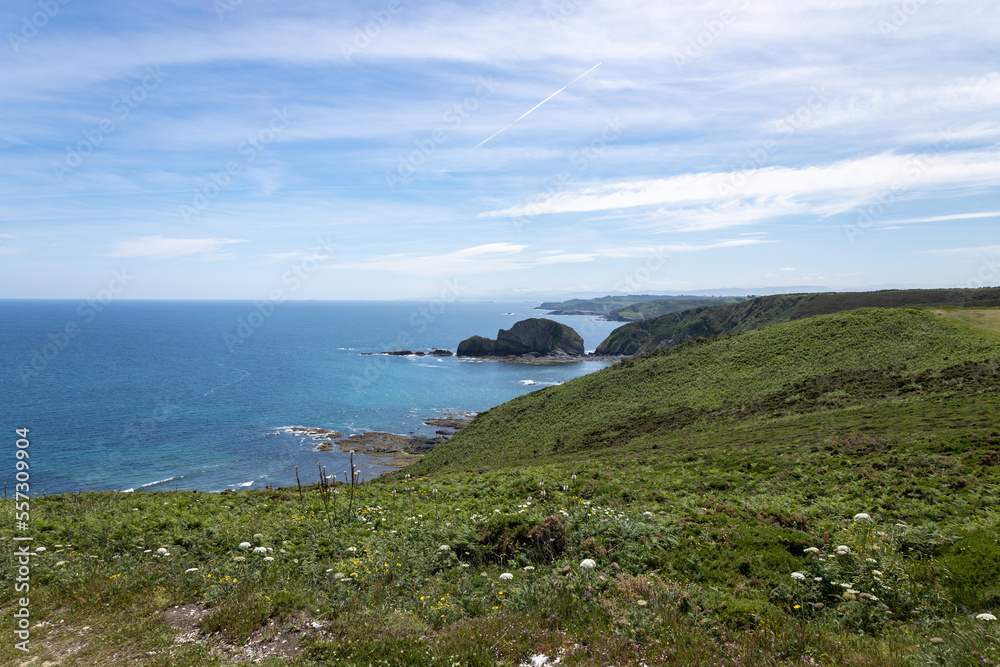 Obraz premium Beautiful view of the north of Spain on the coast of the Cantabrian sea.