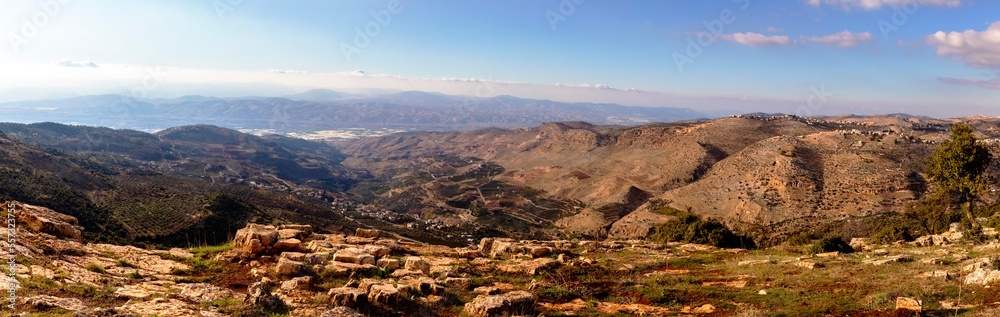 ساحة قمة الجبل الاخضر المطلة على وادي راجب والغور- الاردن- Green Mountain Summit Square overlooking the Rajeb Valley and the Ghor - Jordan