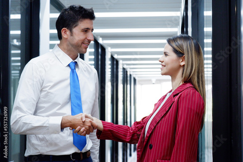 Business people shaking hands, happy to invest together, business concept.