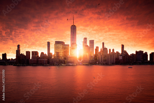 New York city skyline at sunset © grutfrut