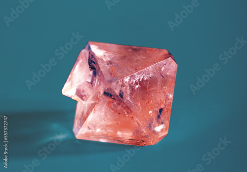 Spinel crystal photo