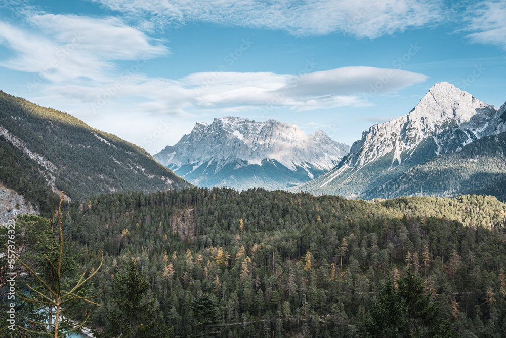 Zugspitze und Bergpanorama