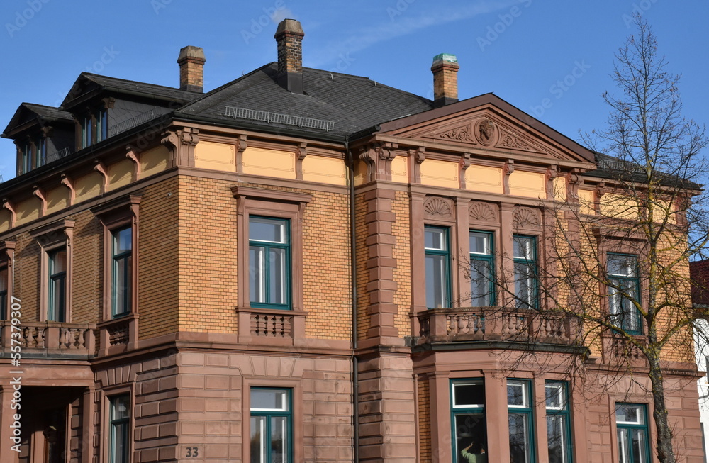 Fototapeta premium Malerische Altbauvilla in Heidenheim