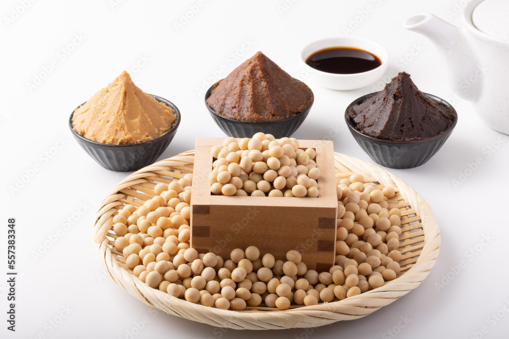 大豆と白味噌・赤味噌・三年味噌 大豆と白味噌・赤味噌・三年味噌