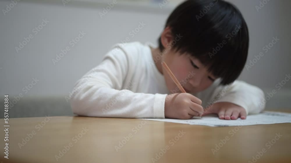 勉強する男の子 勉強する男の子