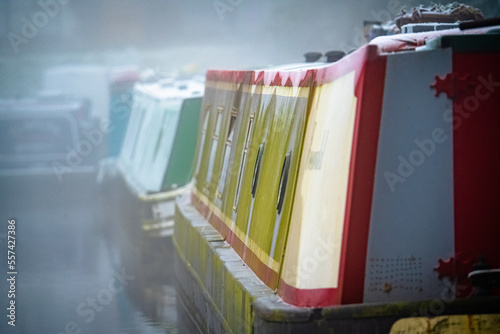 Obraz na płótnie Narrow boats in the winter morning