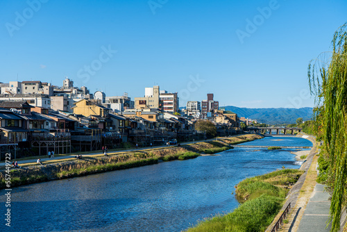 京都市内を流れる鴨川の風景