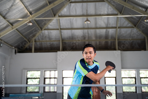Quadro em tela male athlete backhand hitting the ball in a ping pong match