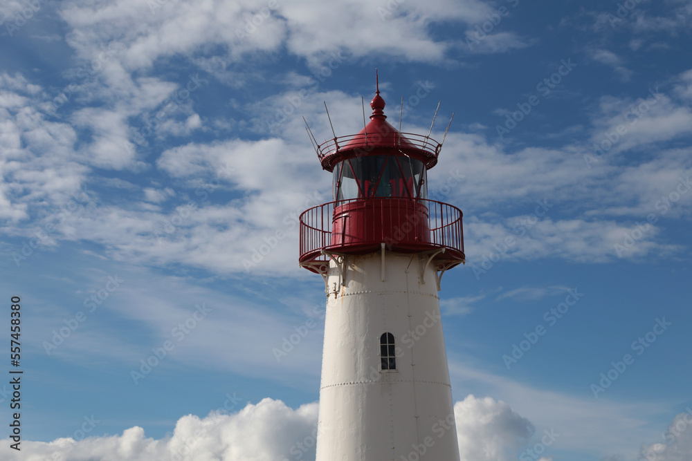 Leuchtturm auf der Nordsee Insel Sylt im Herbst Leuchtturm auf der Nordsee Insel Sylt im Herbst