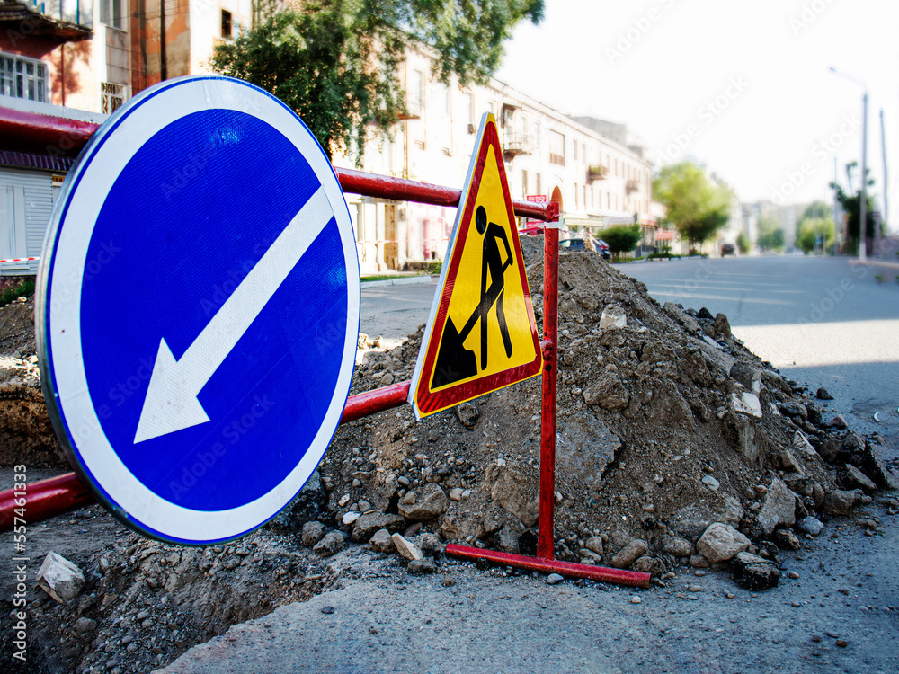 fotka-road-works-sign-on-the-road-repair-of-road-signs-and-a-bypass