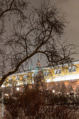Obraz na płótnie Moscow, Russia - December 27, 2022: Tower of the Moscow Kremlin. Cold and deserted Moscow street on a snowy winter evening near Red Square w salonie
