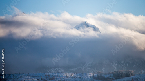 Tatry zimą, szczyt w chmurze © Grzegorz