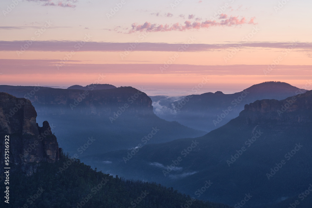 Sunrise in the mountains at Govetts Leap Lookout
