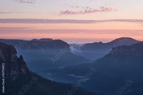 Sunrise in the mountains at Govetts Leap Lookout
