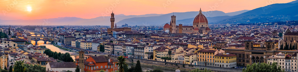 Fototapeta premium Sunset panorama with Duomo cathedral and Palazzo Vecchio Tower, Florence Italy