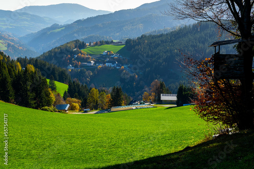 Hochsitz mit Blick auf die katholische Kirche Heilbrunn