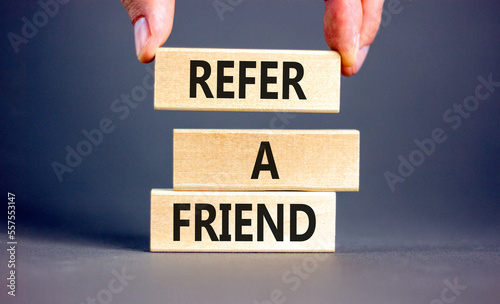 Εκτύπωση καμβά Refer a friend symbol
