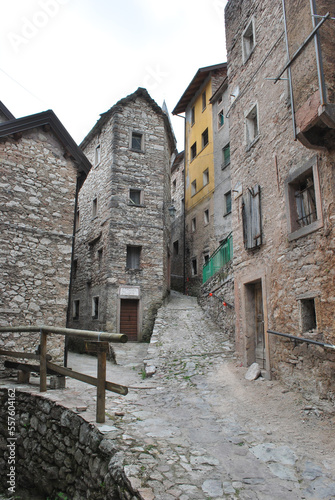 Il villaggio di Casso nel comune di Erto e Casso in provincia di Pordenone, Friuli-Venezia Giulia, Italia. photo