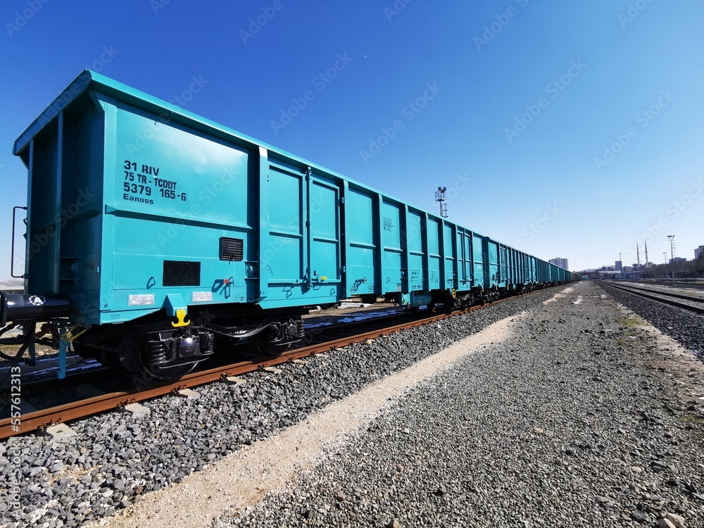 Fototapeta premium train, railroad, railway, transport, locomotive, rail, station, travel, trains, passenger, wagon
