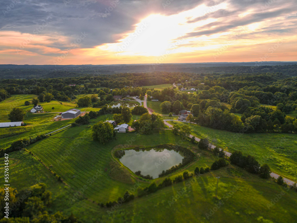 Fototapeta premium sunrise over Kentucky Farms. 