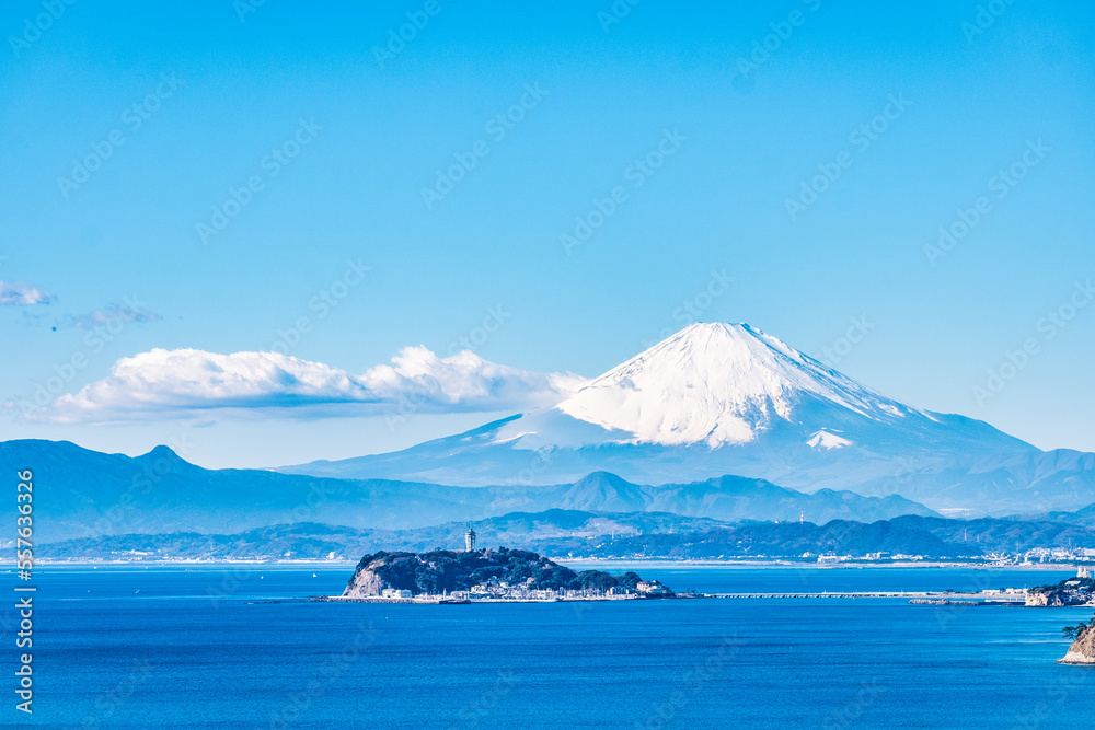 神奈川県逗子市披露山からの湘南江ノ島と富士山