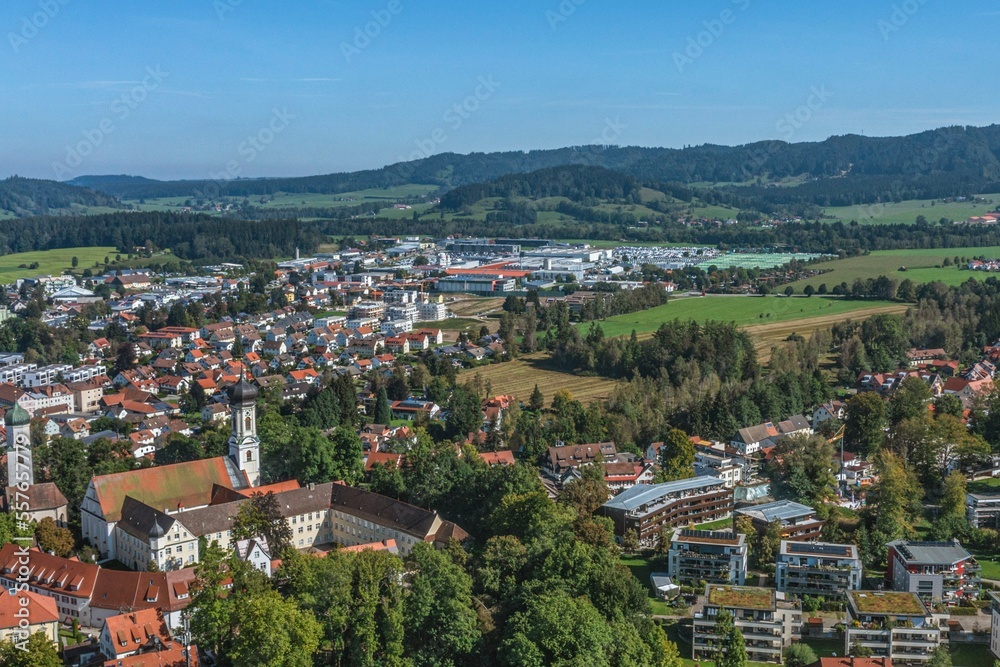 Isny im württembergischen Allgäu - Ausblick über das Schloss zur Adelegg
