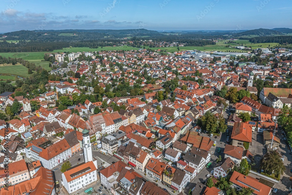 Isny im Allgäu im Luftbild - Ausblick auf die historische Altstadt