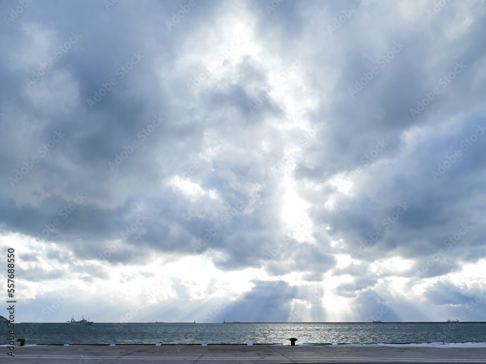 Fototapeta premium どんよりとした海