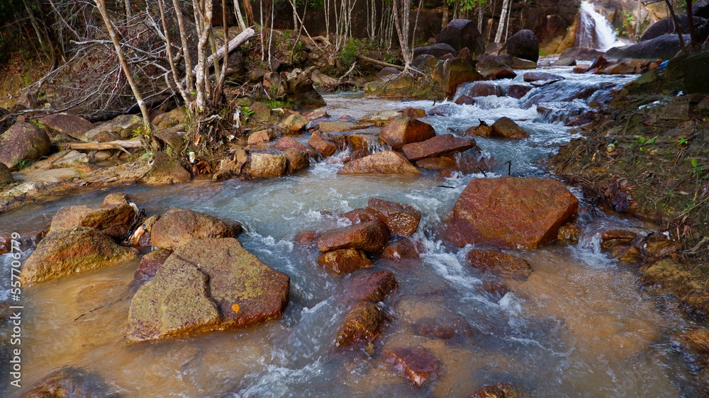 Obraz premium Beautiful landscape with a small waterfall in a forest with stone terrain