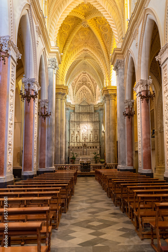 Fototapete Nave with high altar of the Chiesa Madre, the cathedral of Erice in Sicily