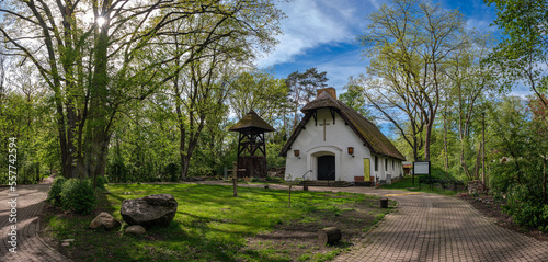 Photography Denkmalgeschütze Schilfdachkapelle Zum Guten Hirten in Berlin-Kladow, Blick vo