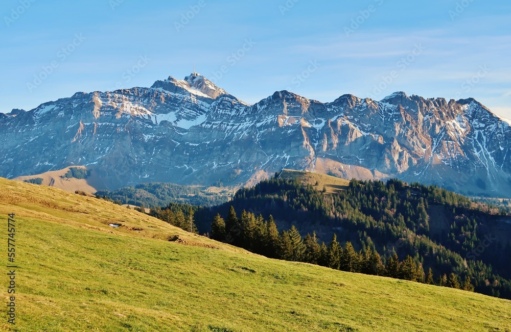 Fototapeta premium Hochalp, Schweiz, Blick zum Alpstein mit Säntisgipfel