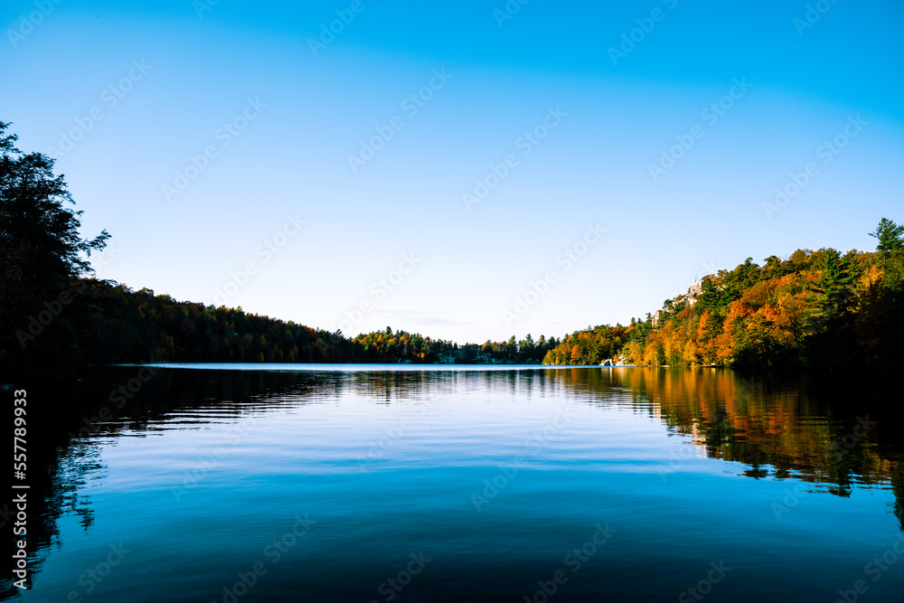 Naklejka premium sunset over the lake