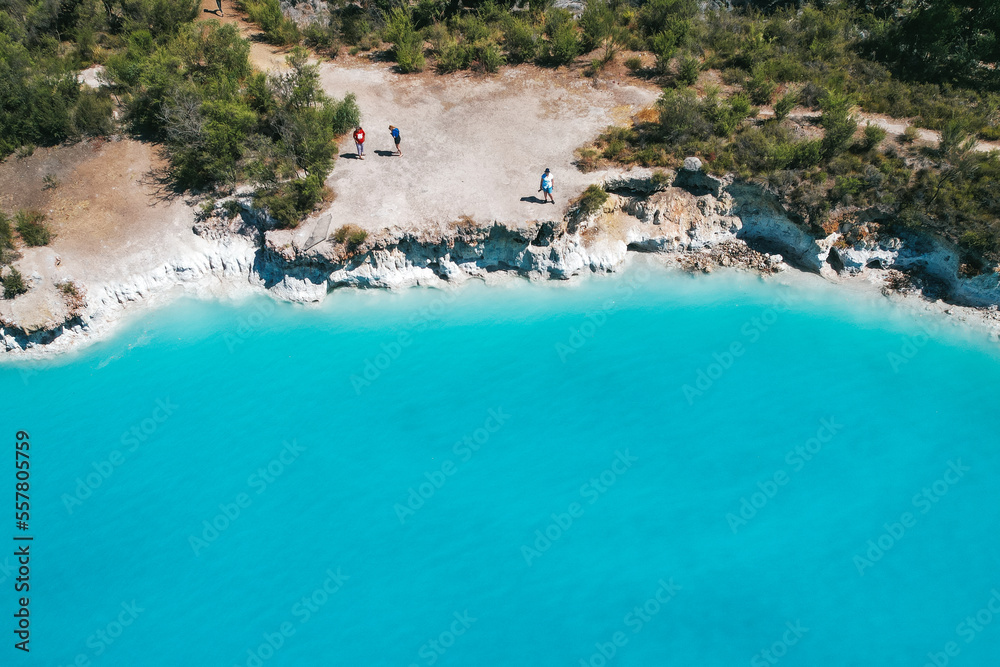 Φωτογραφία The shoreline of Stockton Lake - one of the bluest lakes in Western Australia and a popular camping location