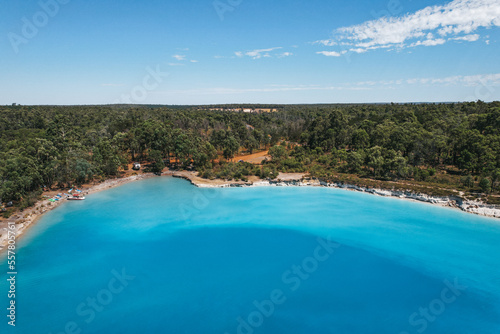 The shoreline of Stockton Lake - one of the bluest lakes in Western Australia and a popular camping location Fototapet