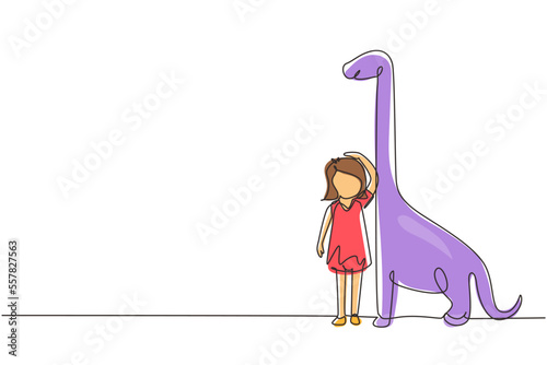 Single one line drawing little girl measuring her height with brontosaurus height chart on wall. Kid measures growth. Child measuring height. Continuous line draw design graphic vector illustration